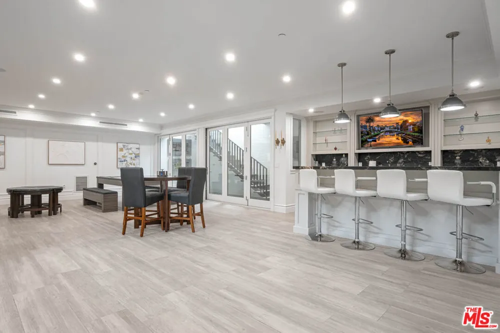 126 Canyon View Drive Los Angeles, CA 90049