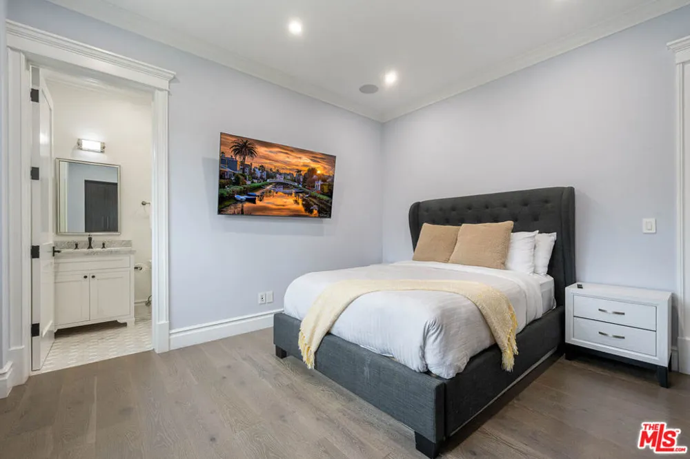 126 Canyon View Drive Los Angeles, CA 90049