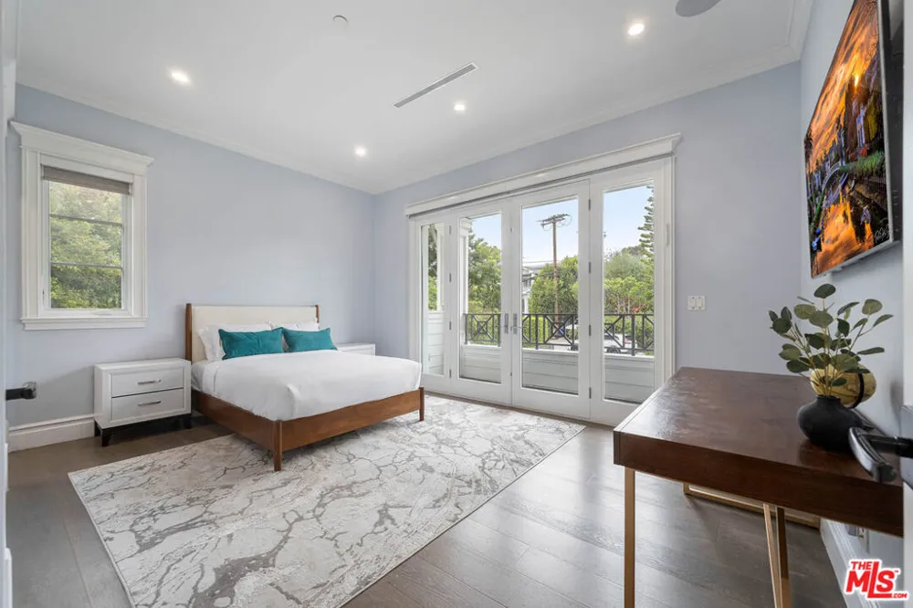 126 Canyon View Drive Los Angeles, CA 90049