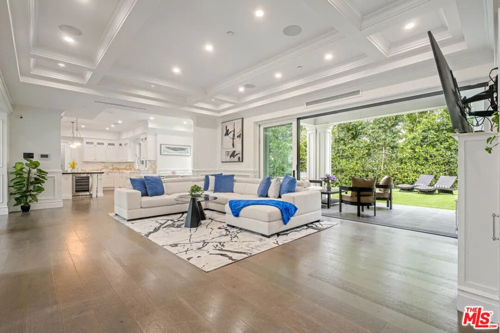 126 Canyon View Drive Los Angeles, CA 90049