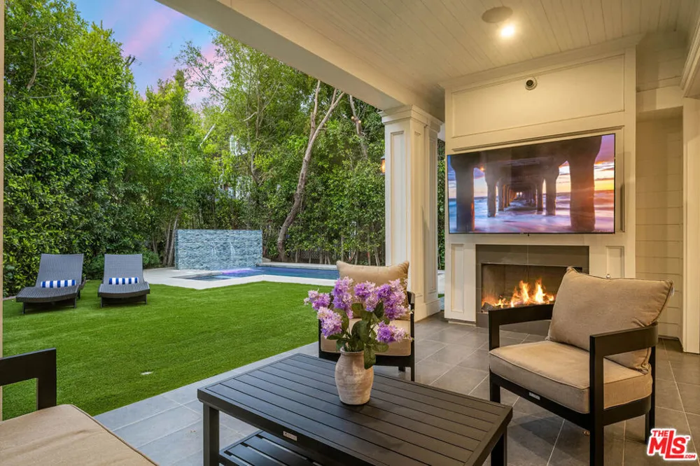 126 Canyon View Drive Los Angeles, CA 90049
