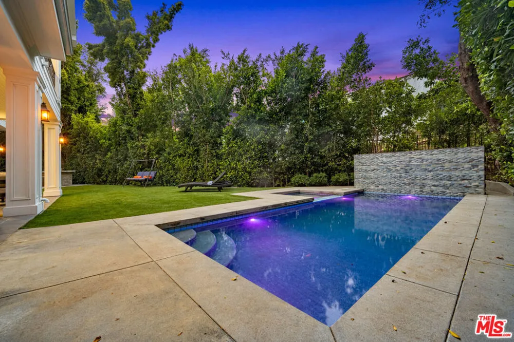 126 Canyon View Drive Los Angeles, CA 90049