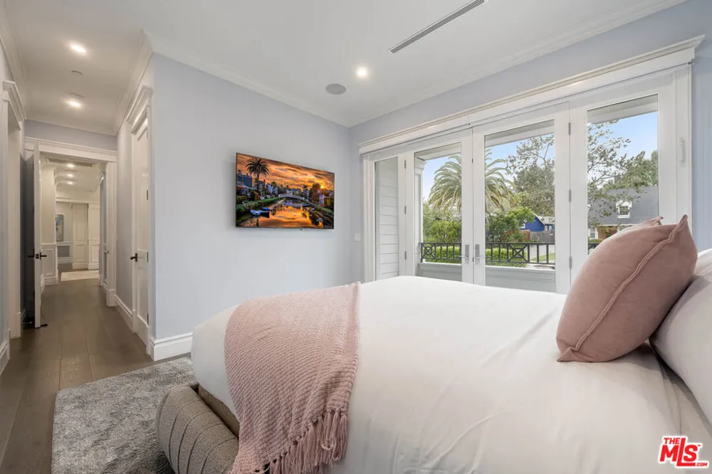 126 Canyon View Drive Los Angeles, CA 90049