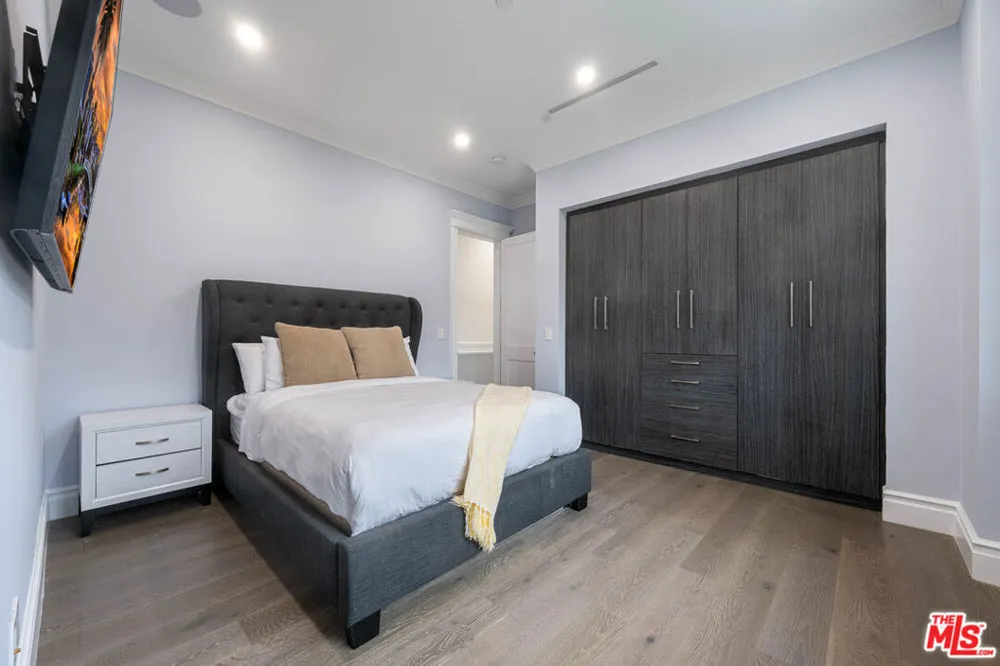 126 Canyon View Drive Los Angeles, CA 90049