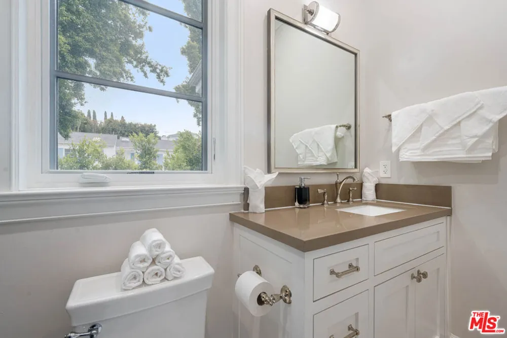 126 Canyon View Drive Los Angeles, CA 90049