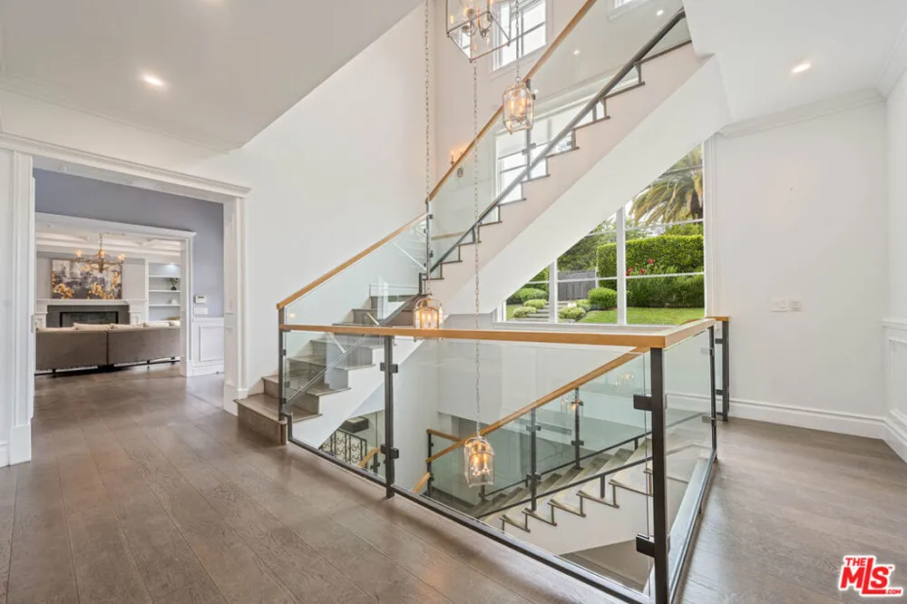 126 Canyon View Drive Los Angeles, CA 90049