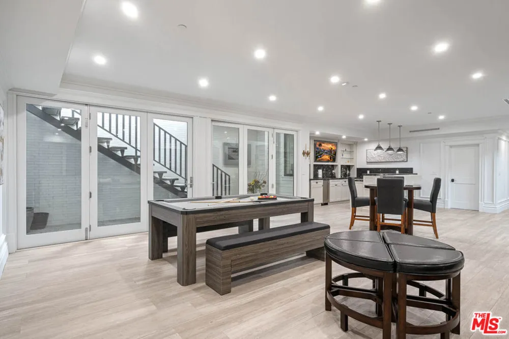 126 Canyon View Drive Los Angeles, CA 90049