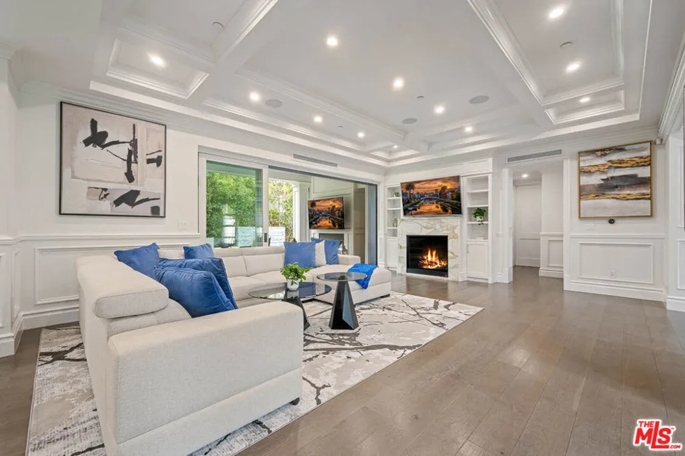 126 Canyon View Drive Los Angeles, CA 90049