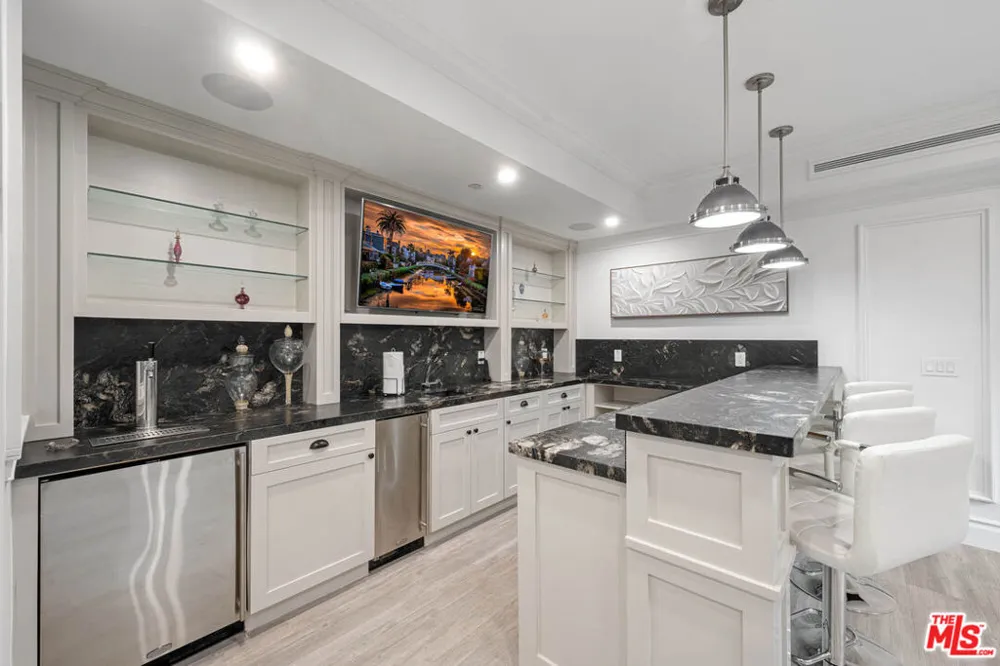 126 Canyon View Drive Los Angeles, CA 90049
