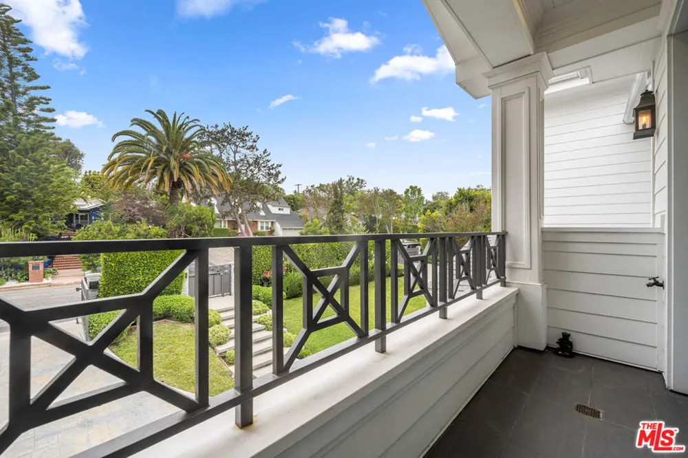 126 Canyon View Drive Los Angeles, CA 90049