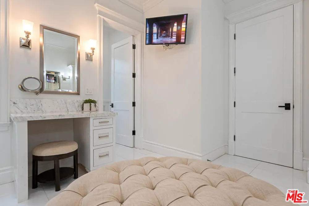 126 Canyon View Drive Los Angeles, CA 90049