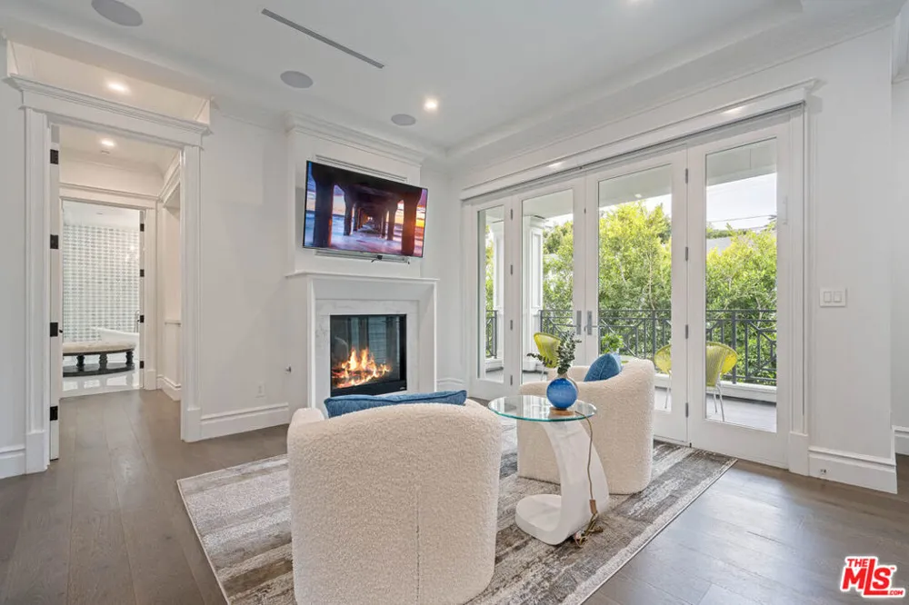 126 Canyon View Drive Los Angeles, CA 90049