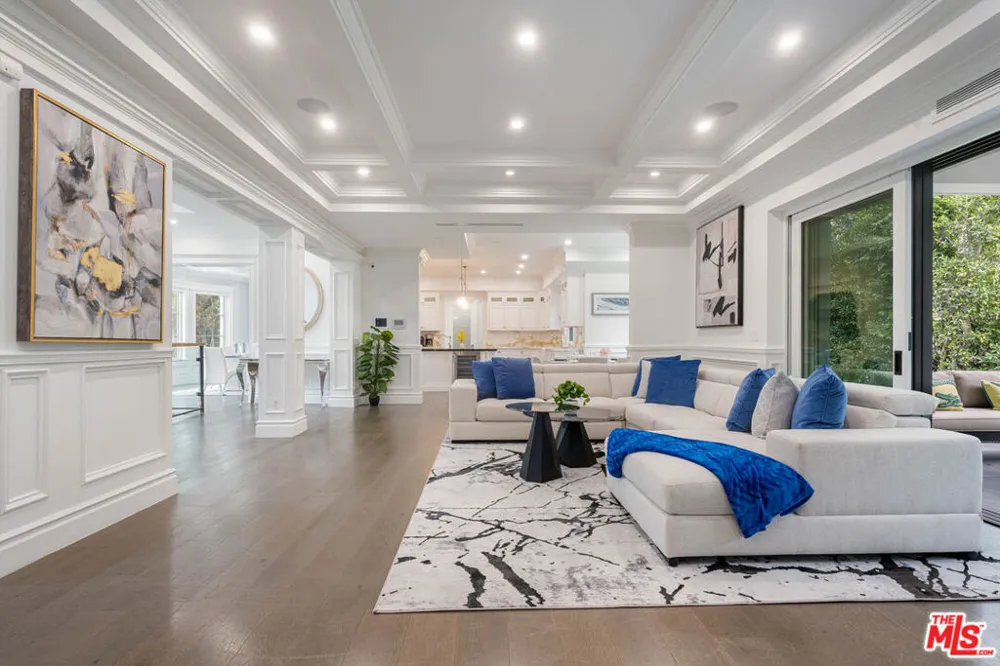 126 Canyon View Drive Los Angeles, CA 90049