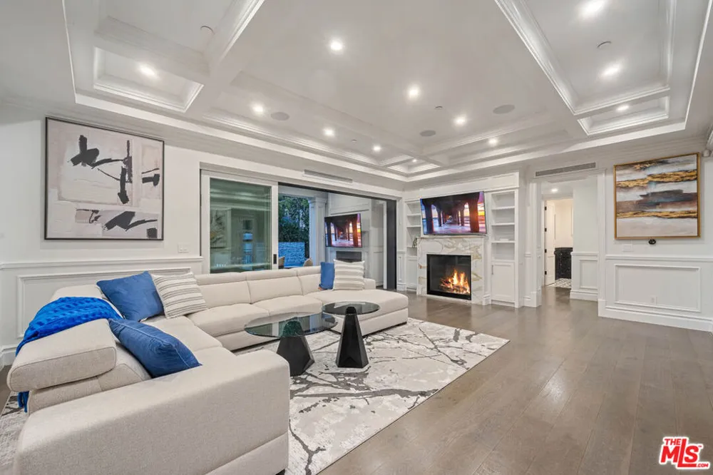 126 Canyon View Drive Los Angeles, CA 90049