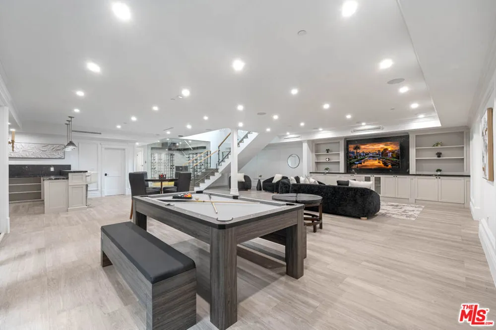 126 Canyon View Drive Los Angeles, CA 90049