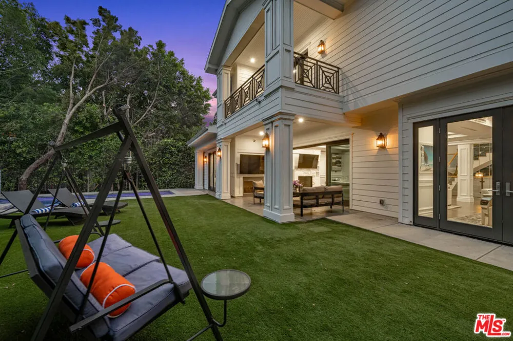 126 Canyon View Drive Los Angeles, CA 90049