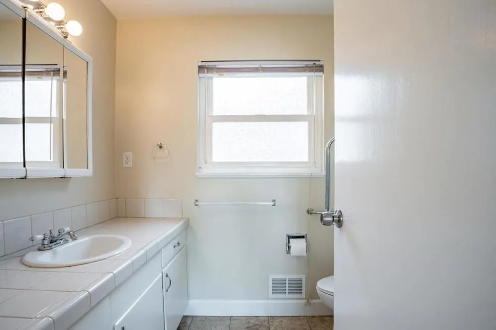 136 Del Mar Drive Salinas, CA 93901