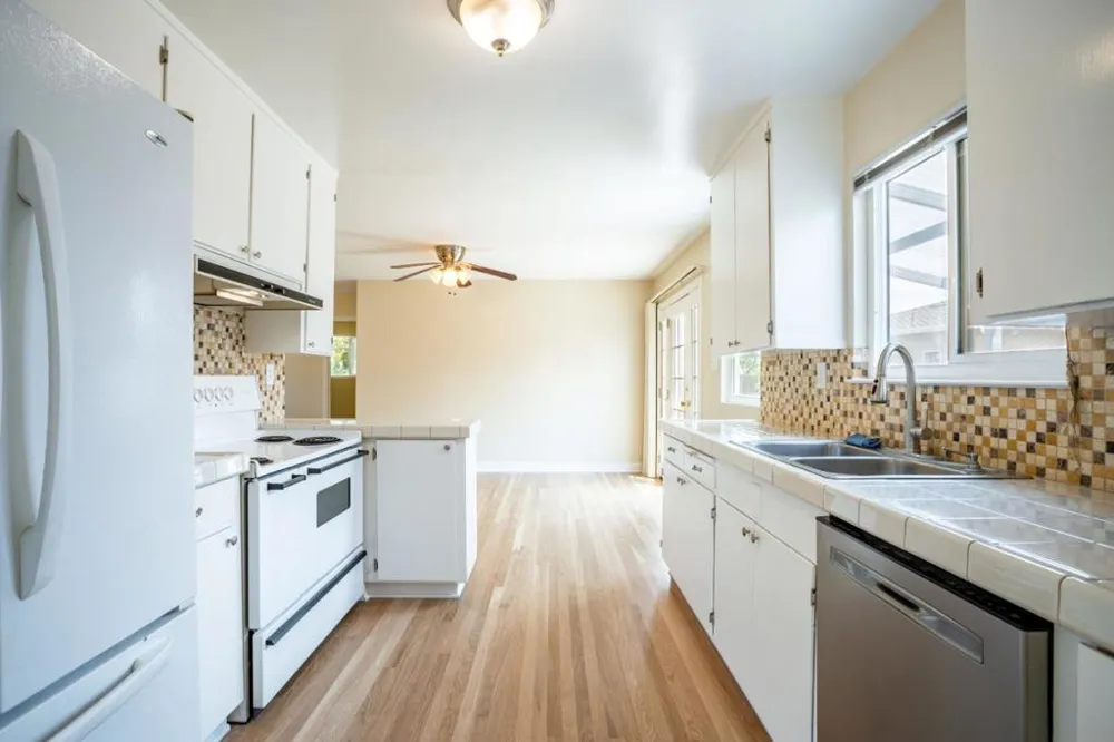 136 Del Mar Drive Salinas, CA 93901