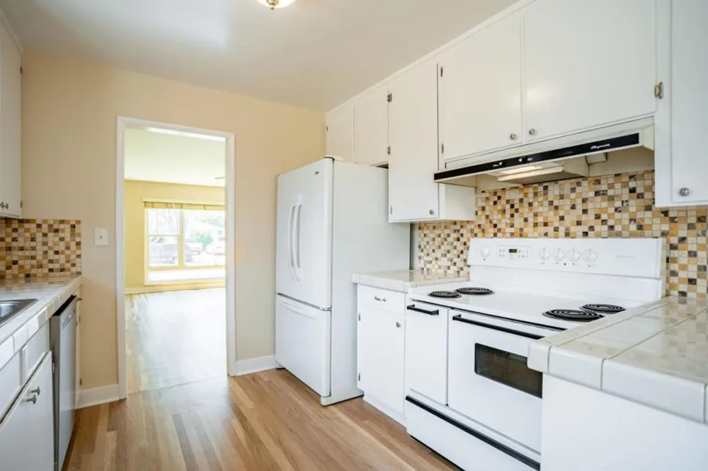 136 Del Mar Drive Salinas, CA 93901
