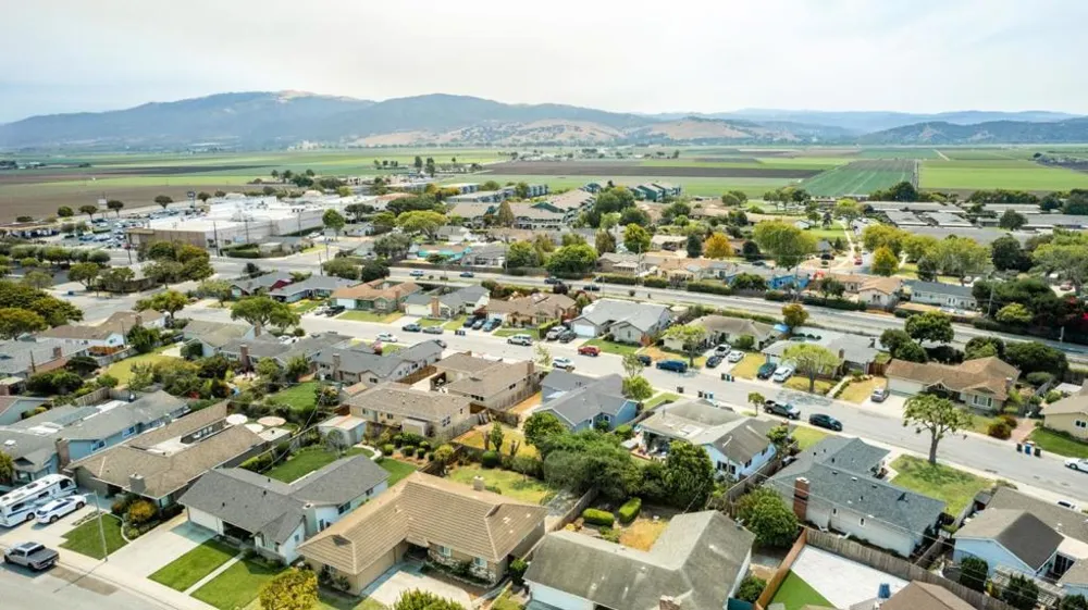 136 Del Mar Drive Salinas, CA 93901