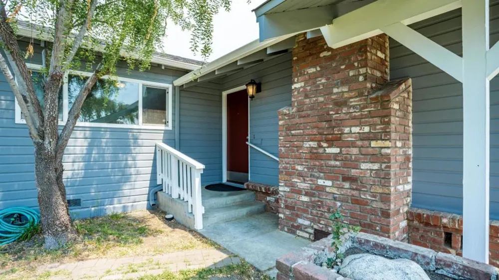 136 Del Mar Drive Salinas, CA 93901