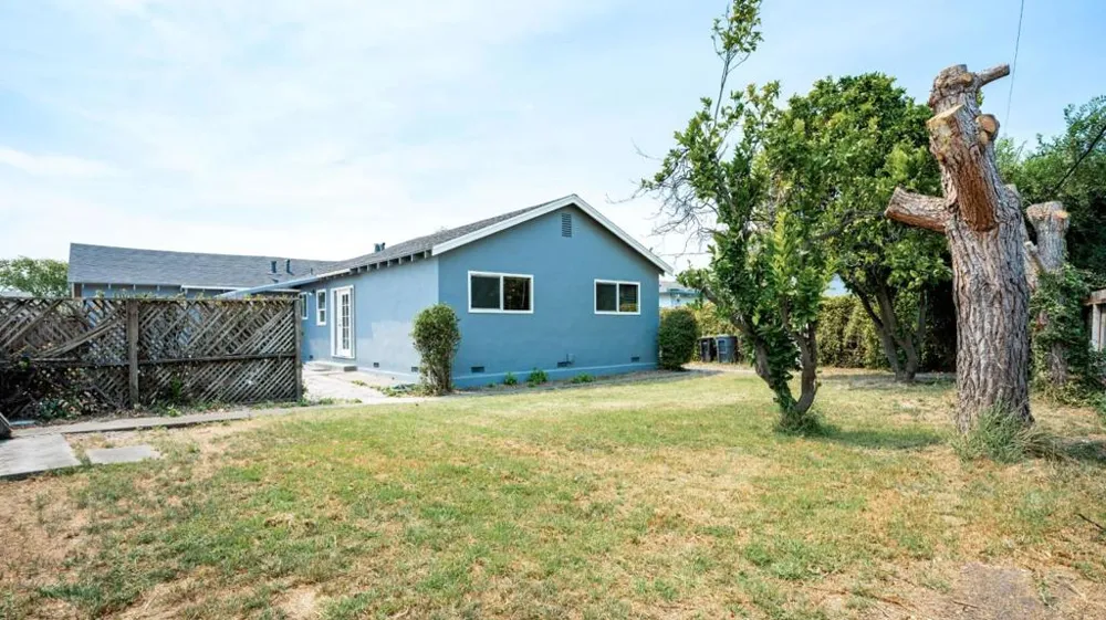 136 Del Mar Drive Salinas, CA 93901