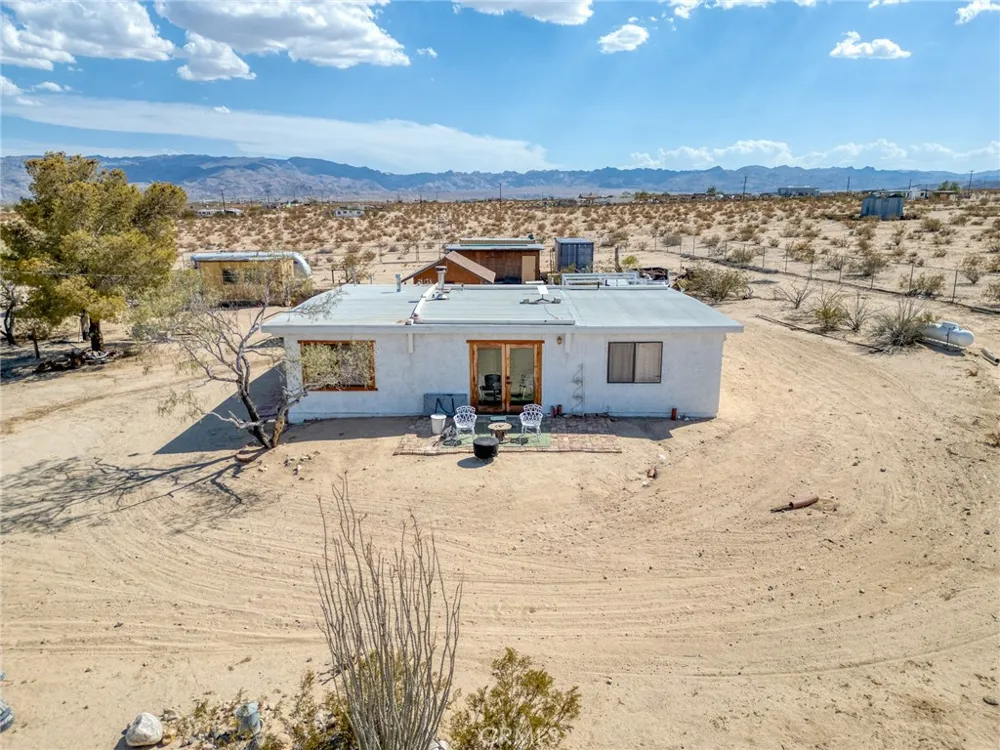 69833 Sunny Sands 29 Palms, CA 92277