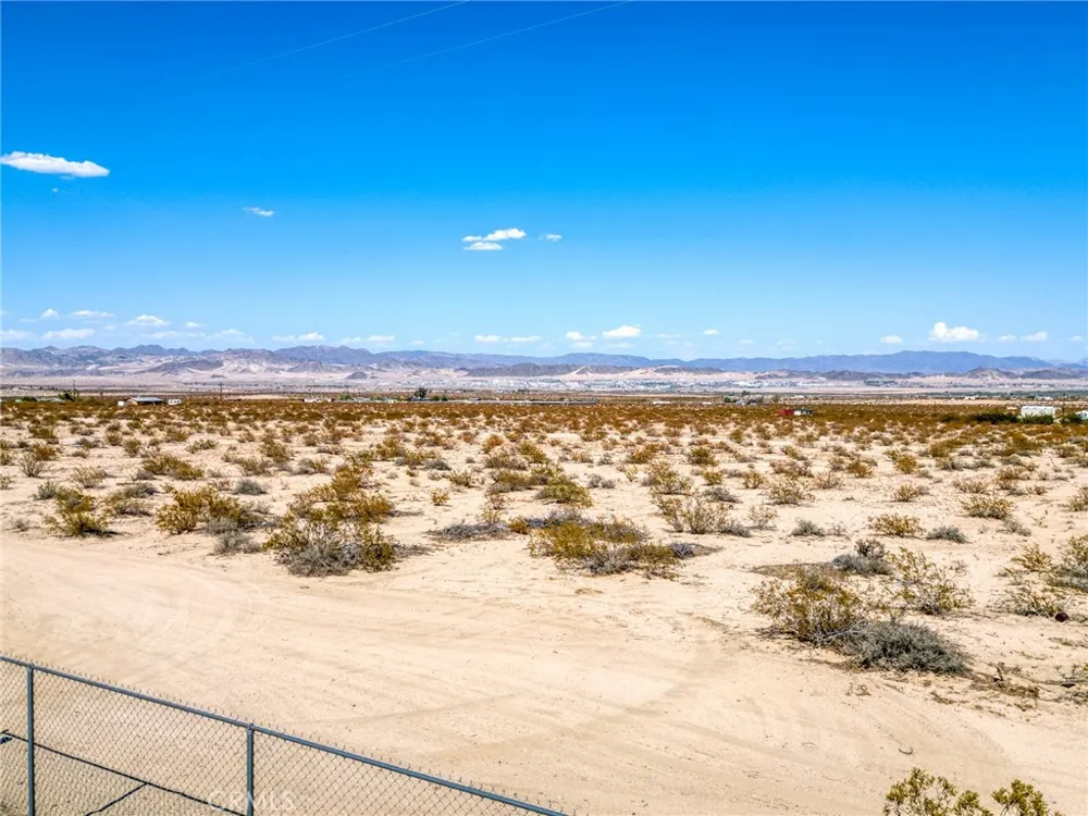 69833 Sunny Sands 29 Palms, CA 92277