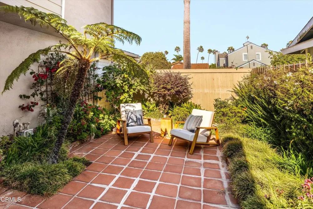 3025 Seahorse Avenue Ventura, CA 93001