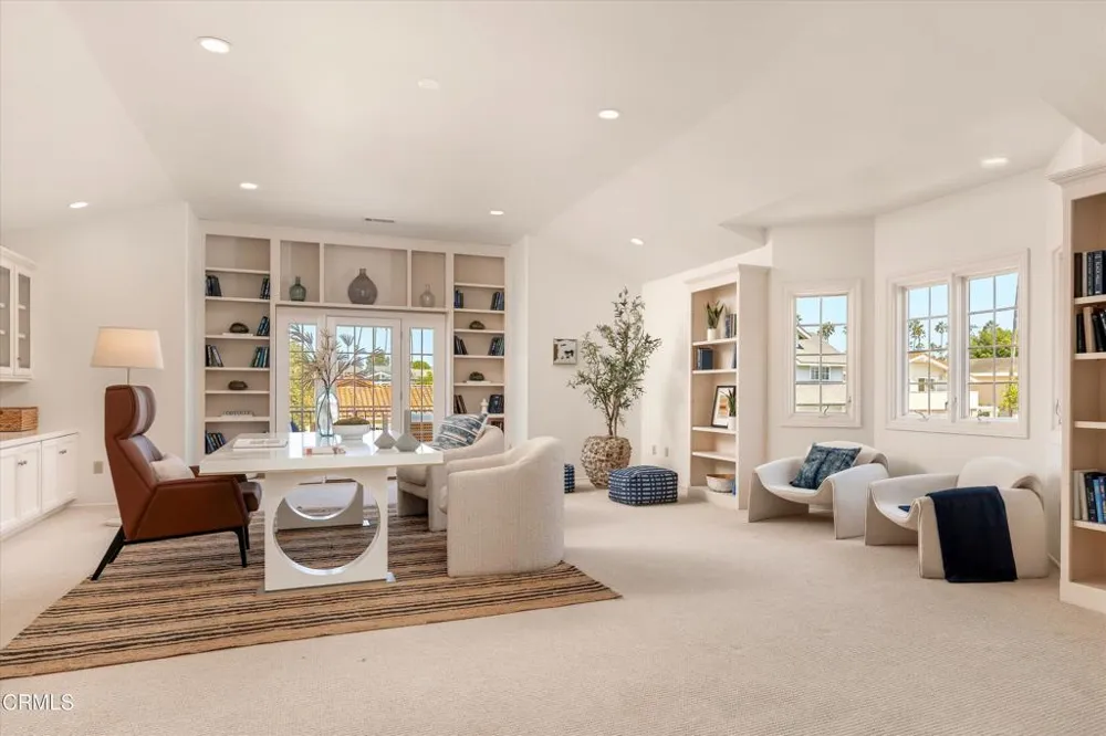 3025 Seahorse Avenue Ventura, CA 93001