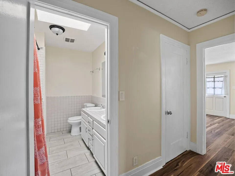 20911 Vose Street Los Angeles, CA 91303