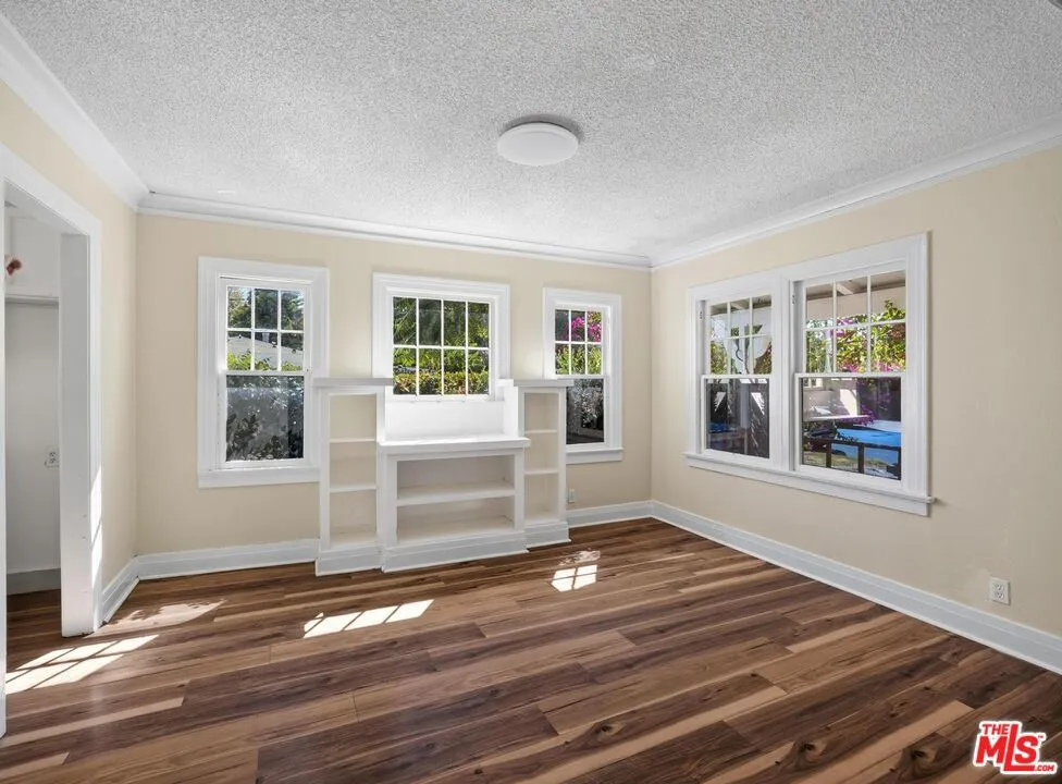 20911 Vose Street Los Angeles, CA 91303