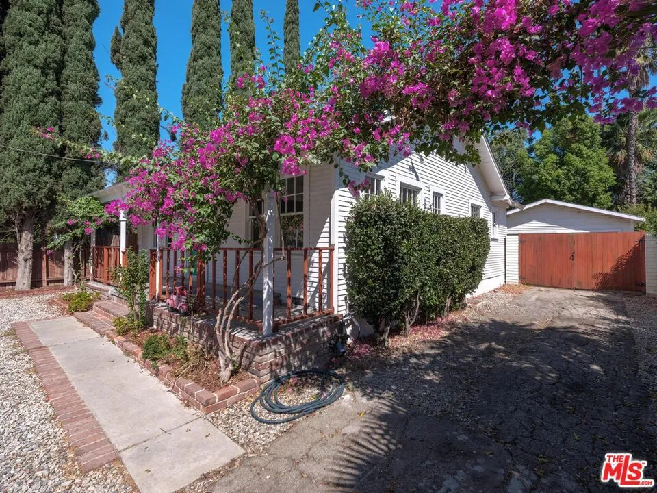 20911 Vose Street Los Angeles, CA 91303