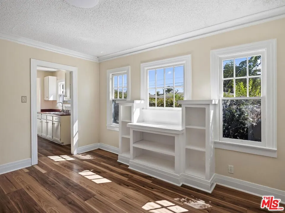 20911 Vose Street Los Angeles, CA 91303
