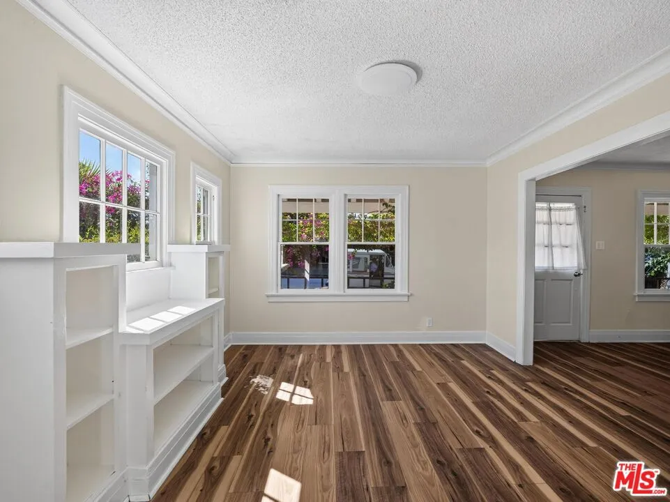 20911 Vose Street Los Angeles, CA 91303