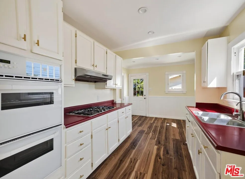 20911 Vose Street Los Angeles, CA 91303