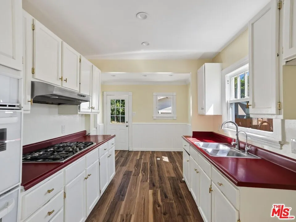 20911 Vose Street Los Angeles, CA 91303