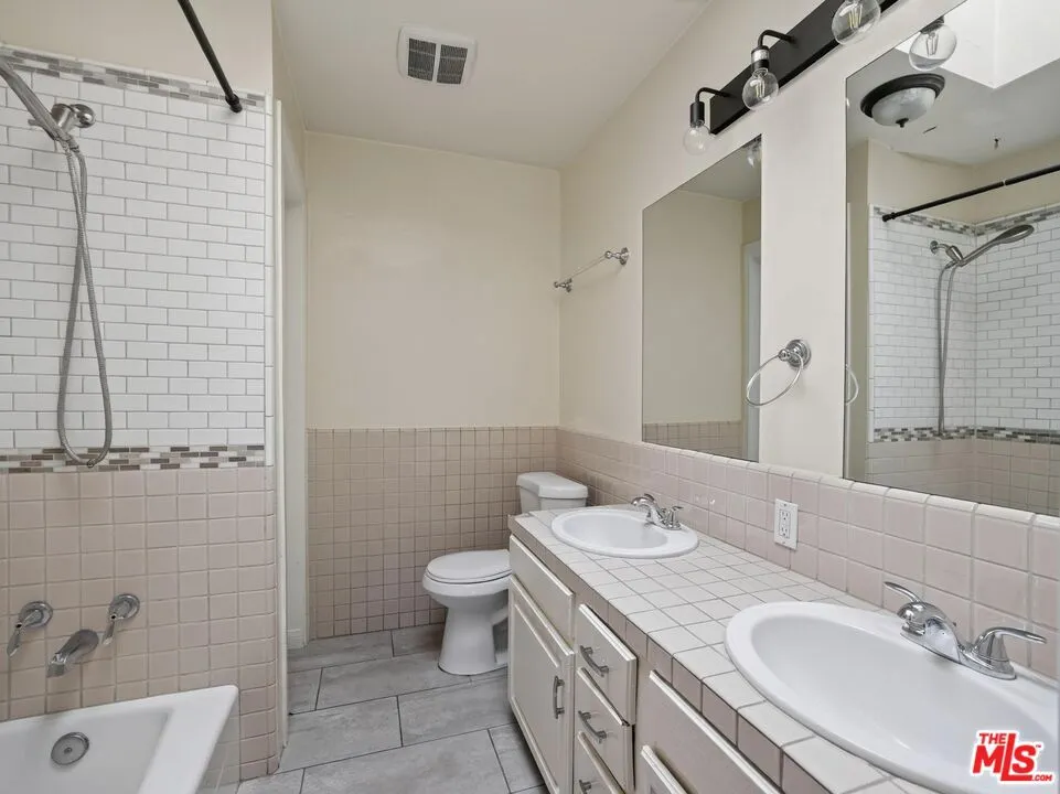 20911 Vose Street Los Angeles, CA 91303