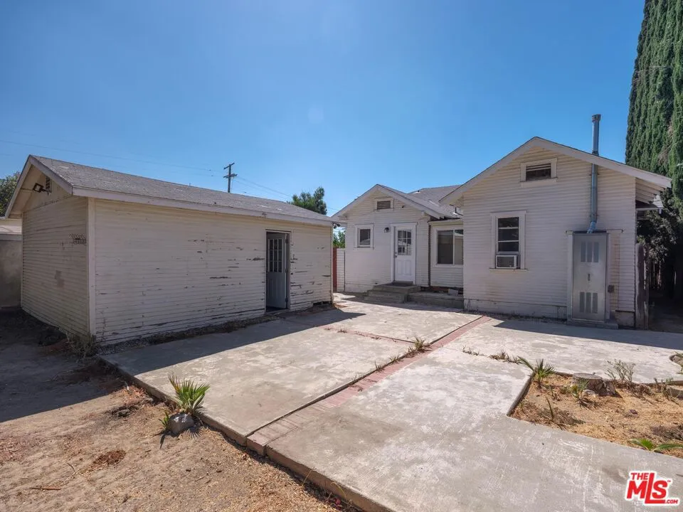 20911 Vose Street Los Angeles, CA 91303