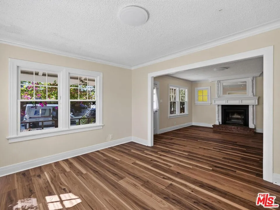20911 Vose Street Los Angeles, CA 91303
