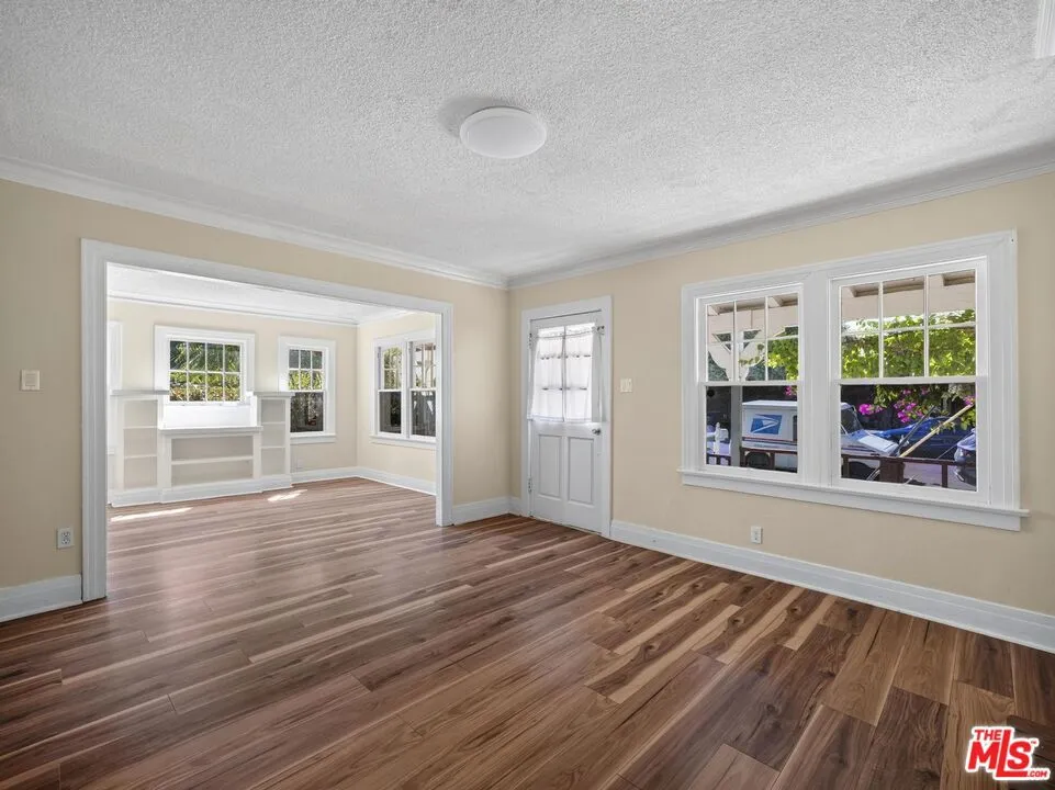 20911 Vose Street Los Angeles, CA 91303