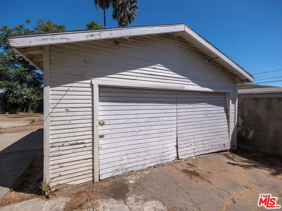 20911 Vose Street Los Angeles, CA 91303