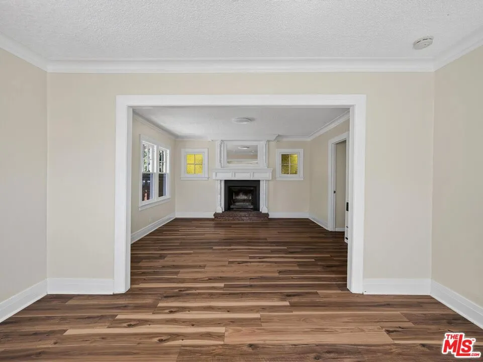 20911 Vose Street Los Angeles, CA 91303