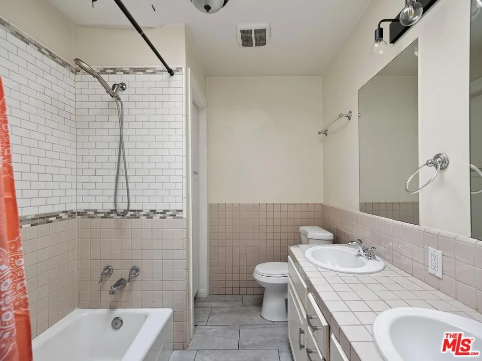 20911 Vose Street Los Angeles, CA 91303