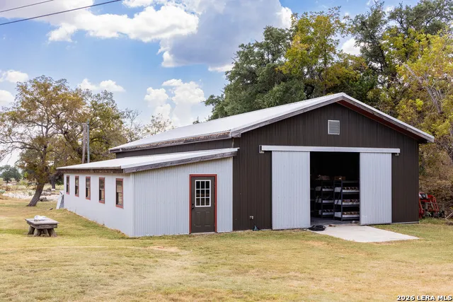 190 Enchanted Valley Rd Kerrville, TX 78028