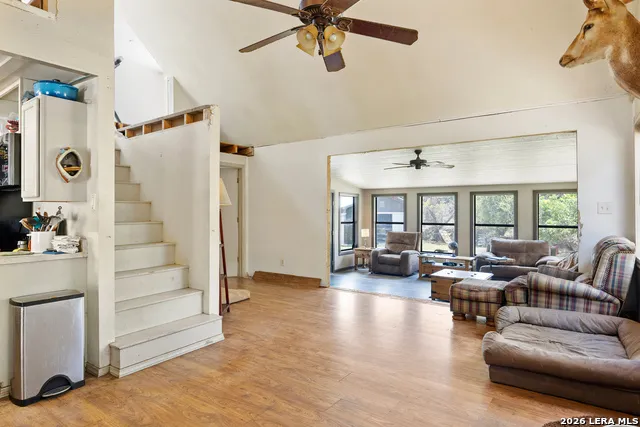 190 Enchanted Valley Rd Kerrville, TX 78028
