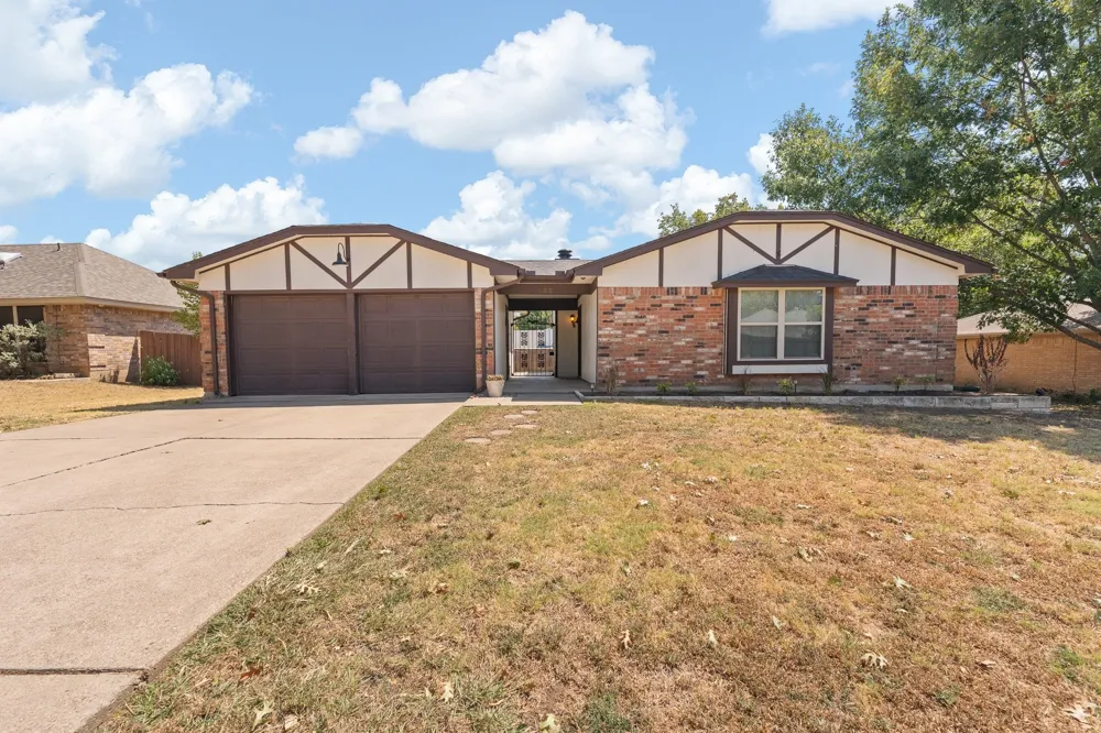 433 Black Oak Lane Burleson, TX 76028