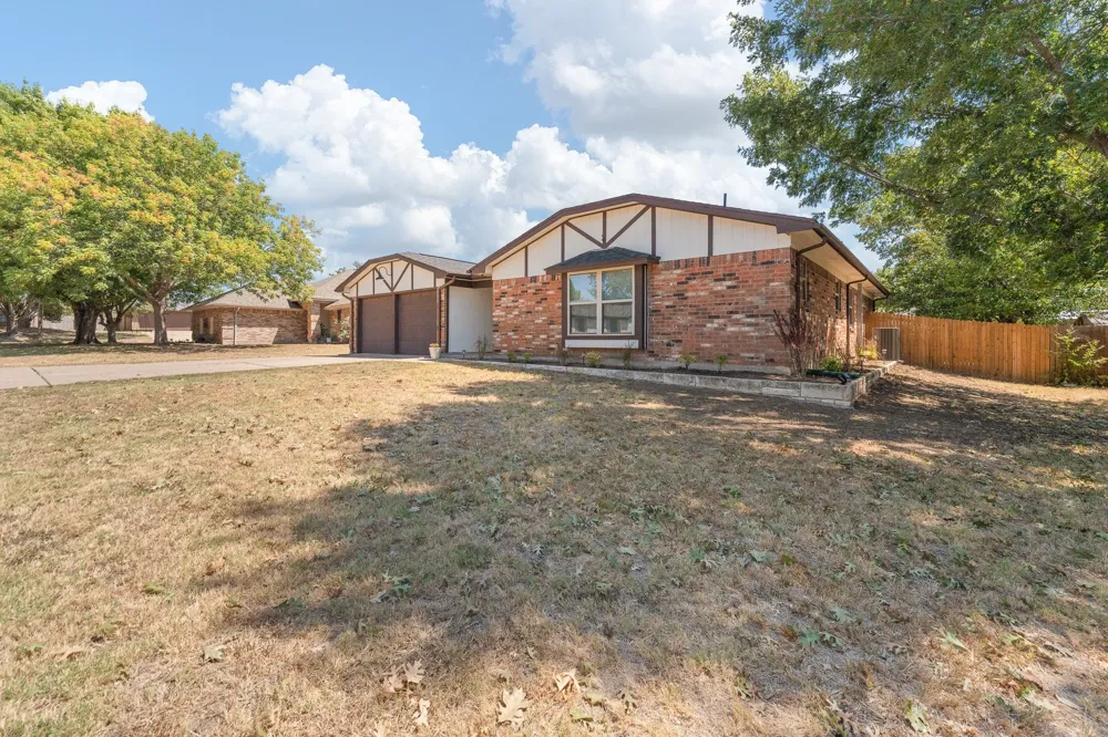 433 Black Oak Lane Burleson, TX 76028