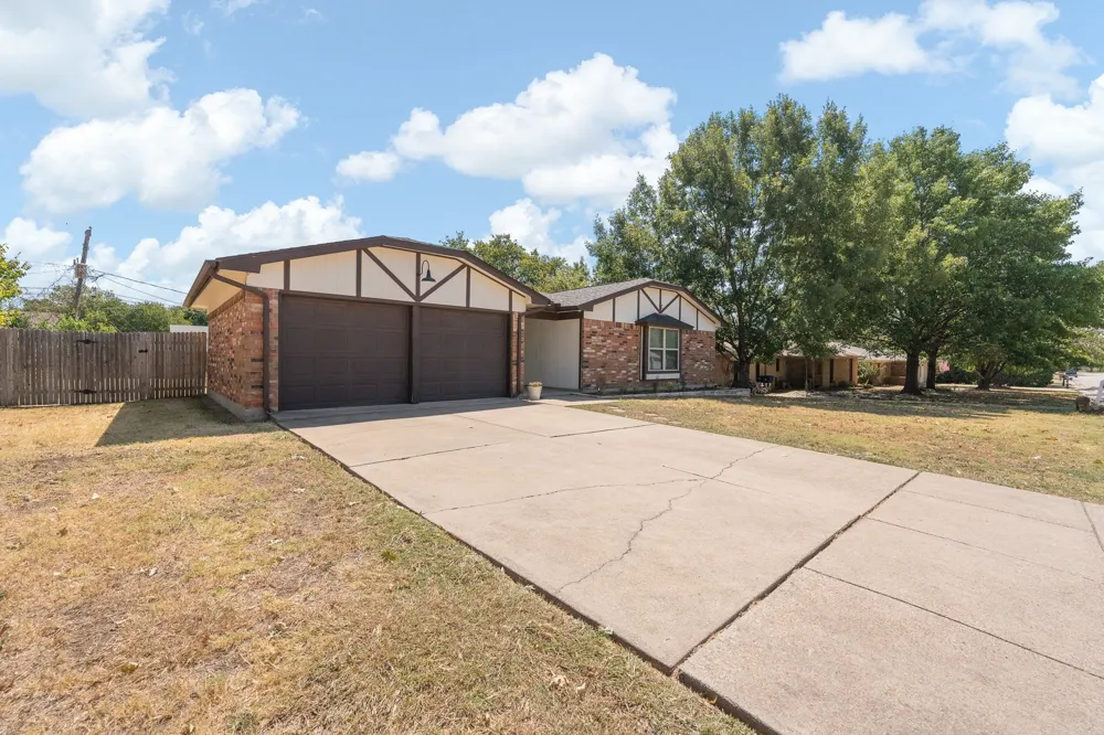 433 Black Oak Lane Burleson, TX 76028