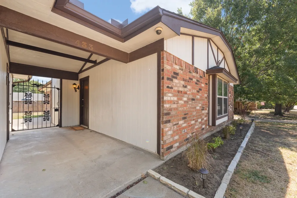 433 Black Oak Lane Burleson, TX 76028